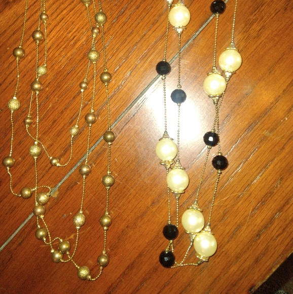 Size Medium "Est. 1946" Quarter Length Sleeve Blouse & ×2 Necklace Lot - Picture 4 of 7